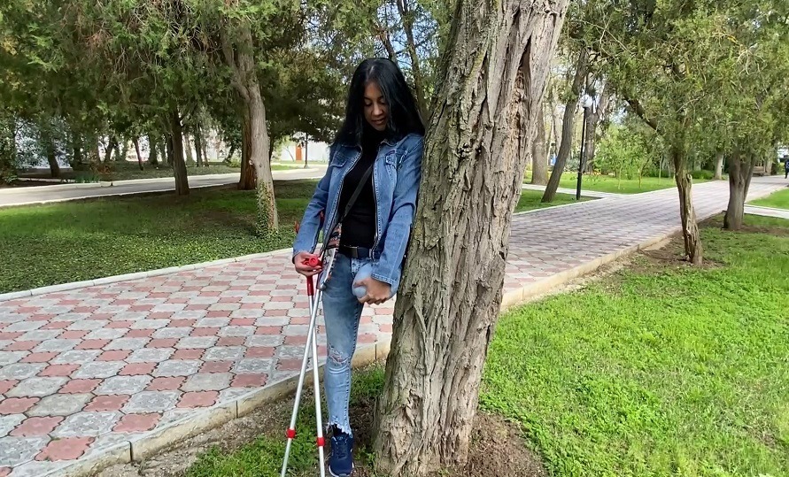 Amputee model Lia SAK video content